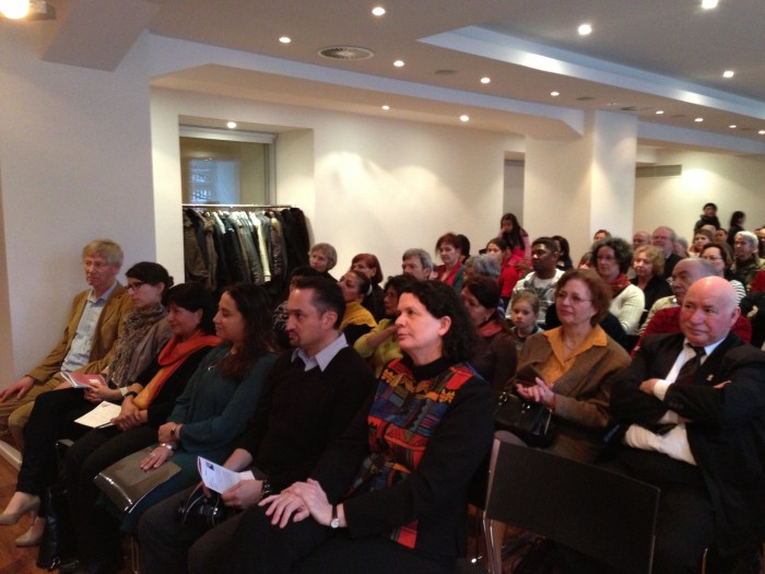 En la Inauguraci�n de la Exposici�n en el Instituto Cervantes en el edificio Chilehaus.
